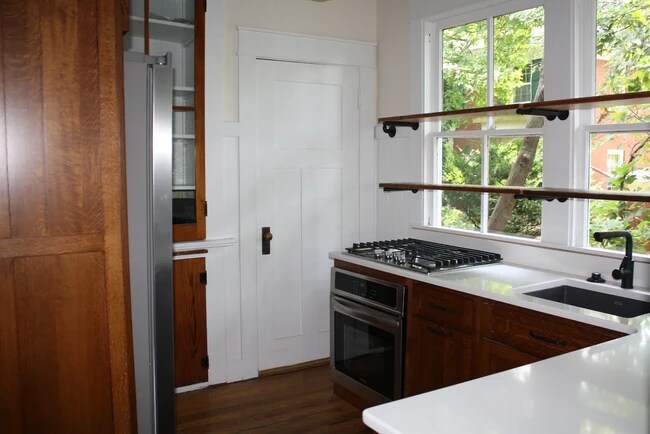 Foto del edificio - 508 E 8th St