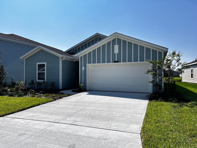 Building Photo - Brand New Pristine 4/3 minutes from River ...