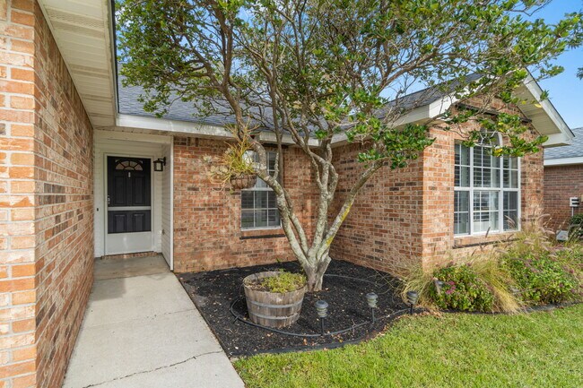 Building Photo - 65 Bay Tree Dr
