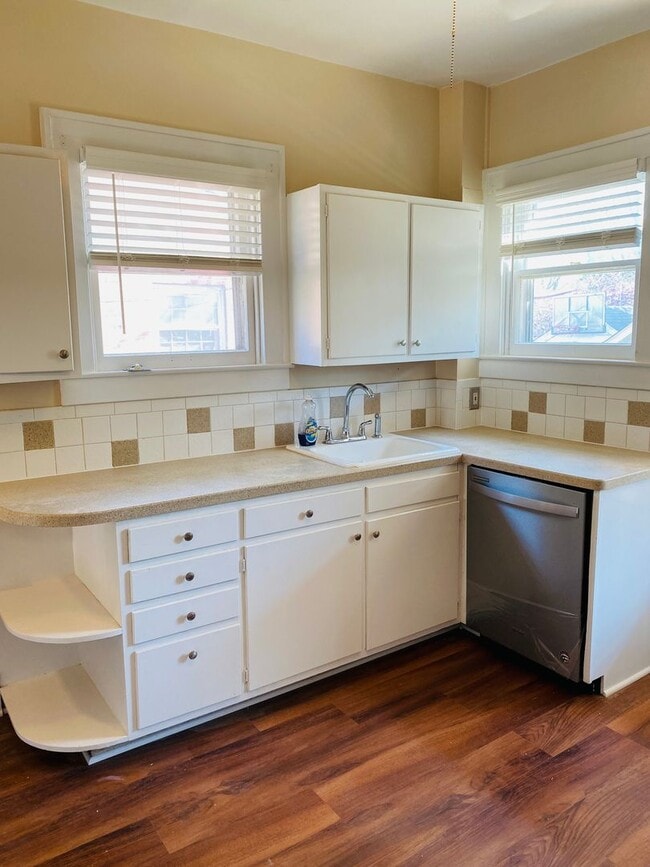 Building Photo - Highlands 2 bedroom 1 bath