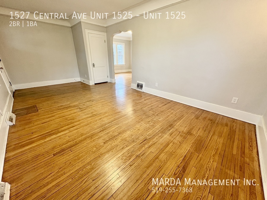 Primary Photo - SPACIOUS 2BEDROOM/1BATH MAIN FLOOR UNIT + ...