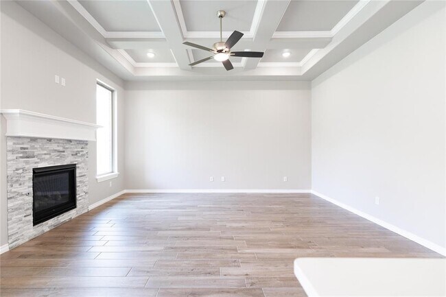 Foto del edificio - 8301 HazelWood Wy