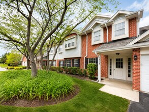 Building Photo - 1316 E Evergreen Dr