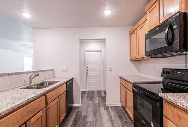 Foto del edificio - AVAILABLE SOON! (SECTION 8 ACCEPTED) 1 MONTH FREE