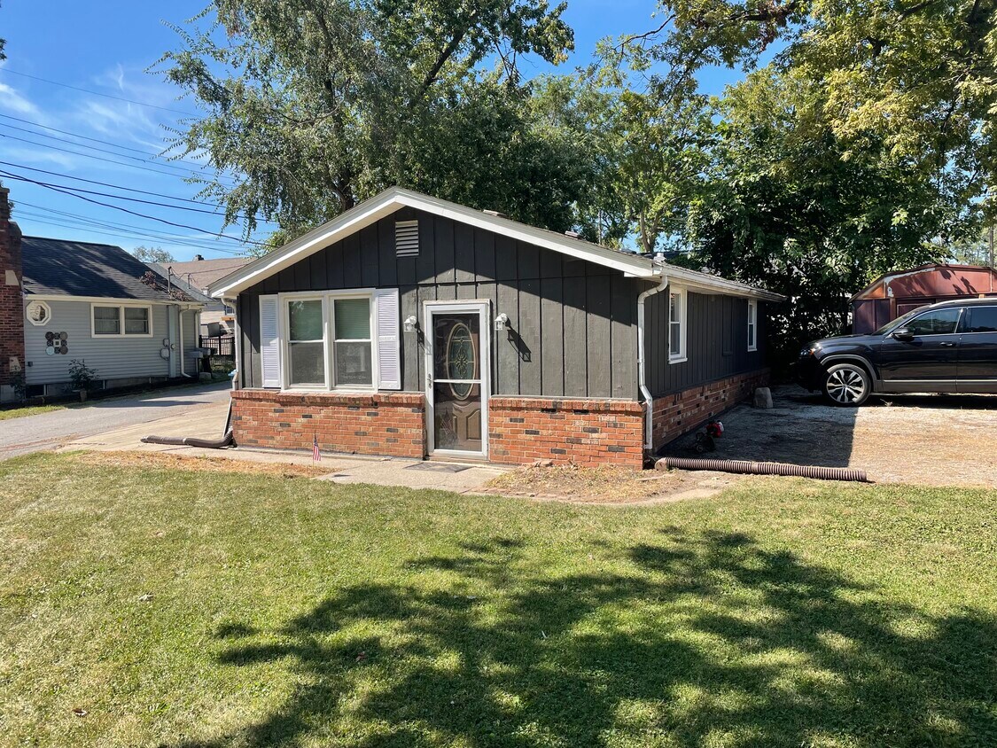 Primary Photo - 7600 W 135th Pl