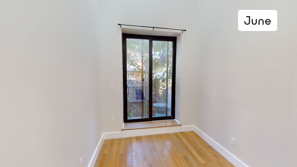 Primary Photo - ROOM ONLY in 6-bed/6.5-bath Home