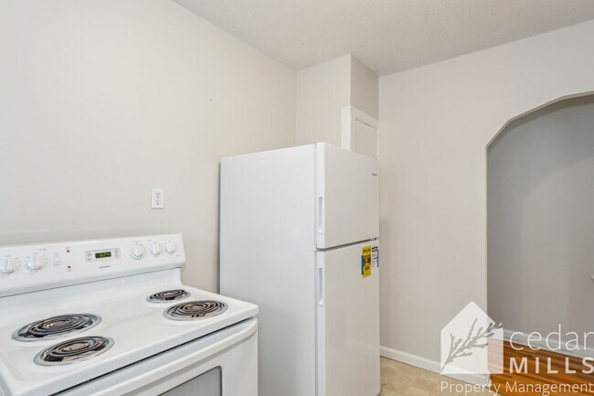 Building Photo - Adorable Brick 1 Bedroom in Longview Neigh...