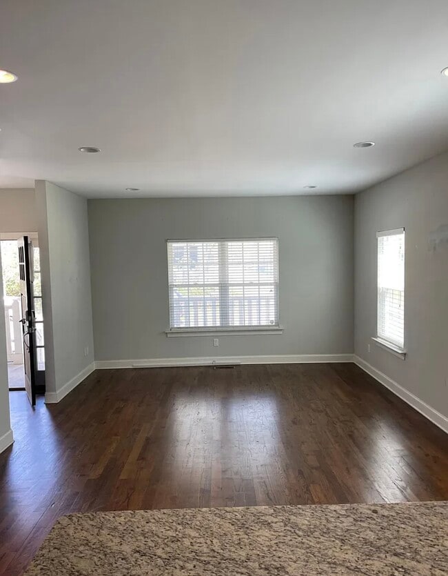 Living - 120 W 19th St