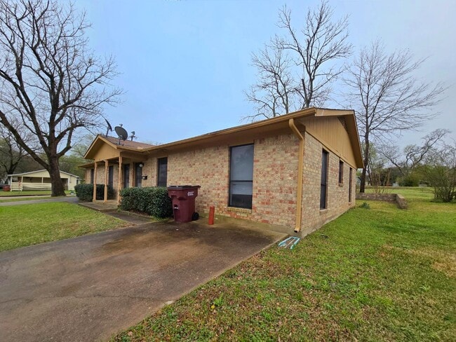 Building Photo - 501 W College St