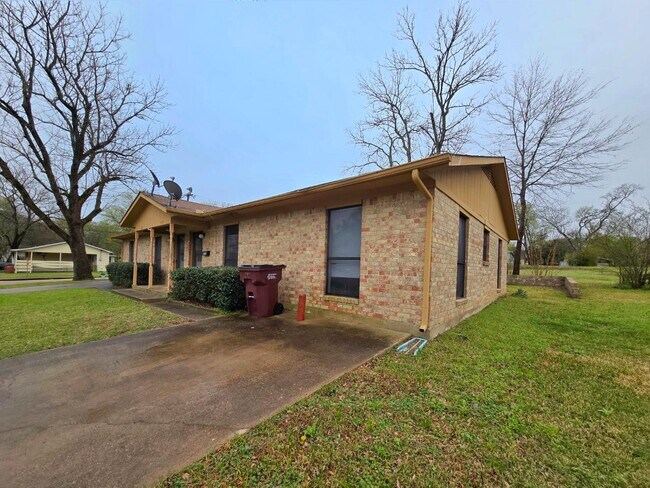 Foto del edificio - 501 W College St