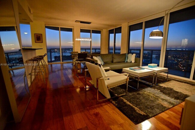 Foto del edificio - 6365 Collins Ave