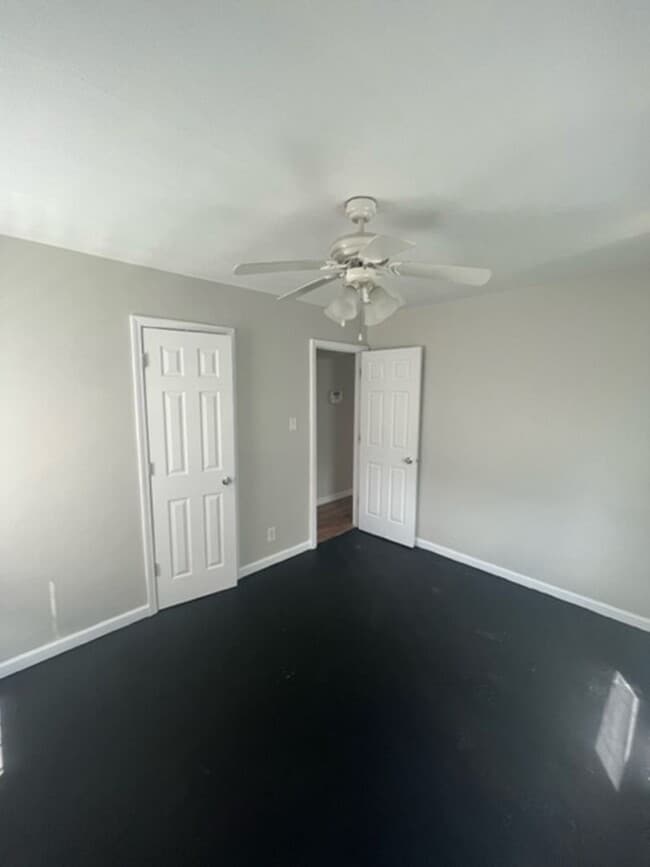 Building Photo - Cozy Two Bedroom! Available Now! Section 8 Welcomed