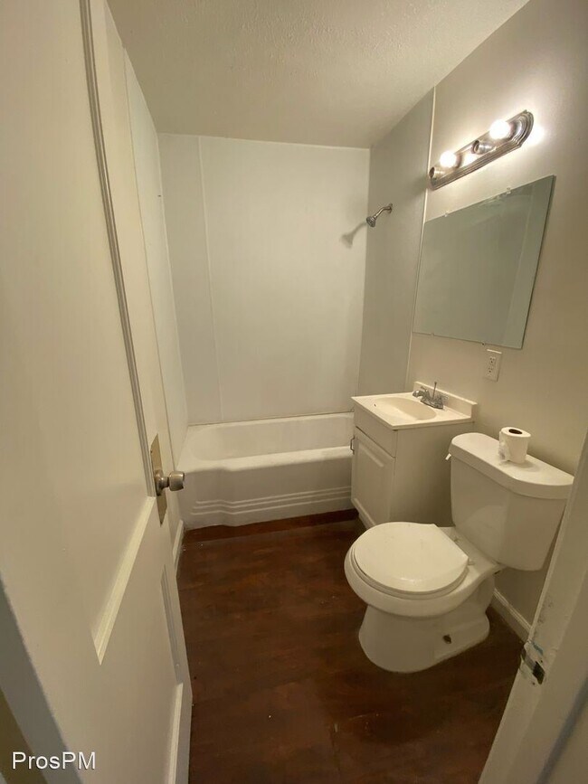 Building Photo - 2 br, 1 bath House - 1422 Teanaway Lane