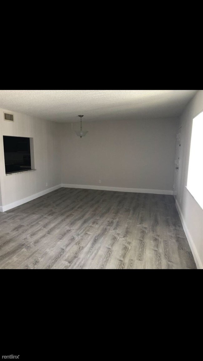 Building Photo - 2 br, 1 bath Condo - 535 SEQUOIA DR