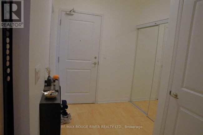 Building Photo - 628 Fleet St