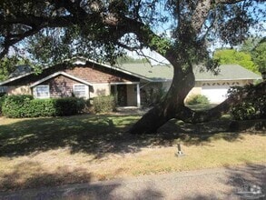 Building Photo - 208 Nandina Rd