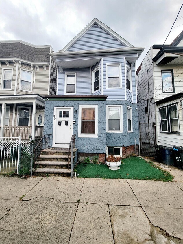 Primary Photo - 167 Armstrong Ave