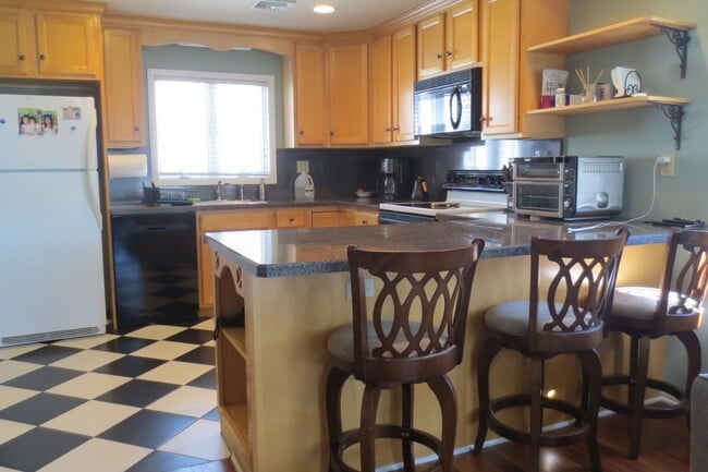 Building Photo - 56 S Finley Ave