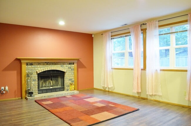 Building Photo - Private Summer Ridge Retreat with Vaulted Ceilings & Fenced Backyard