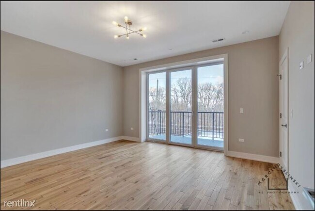 Building Photo - 3 br, 2 bath Condo - 3759 S Lake Park Ave ...