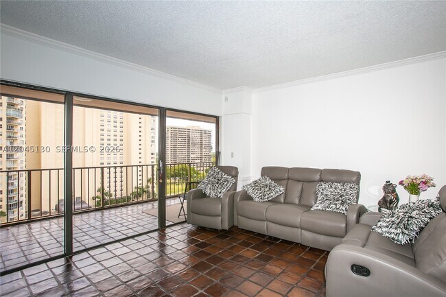 Foto del edificio - 1800 NE 114th St