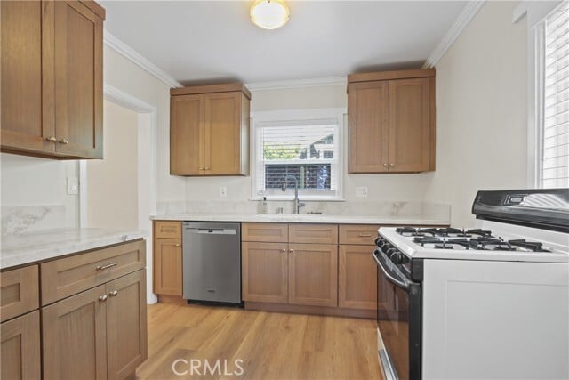 Building Photo - 418 W 40th St