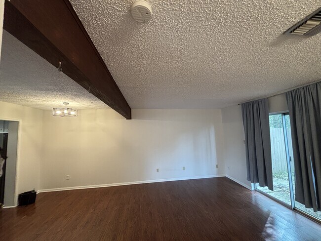 Building Photo - 315 Sidney Martin Rd