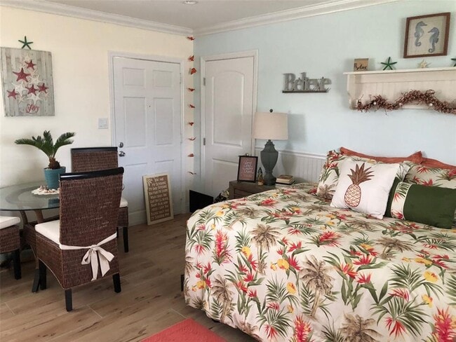 Building Photo - 7555 Magnolia Ave