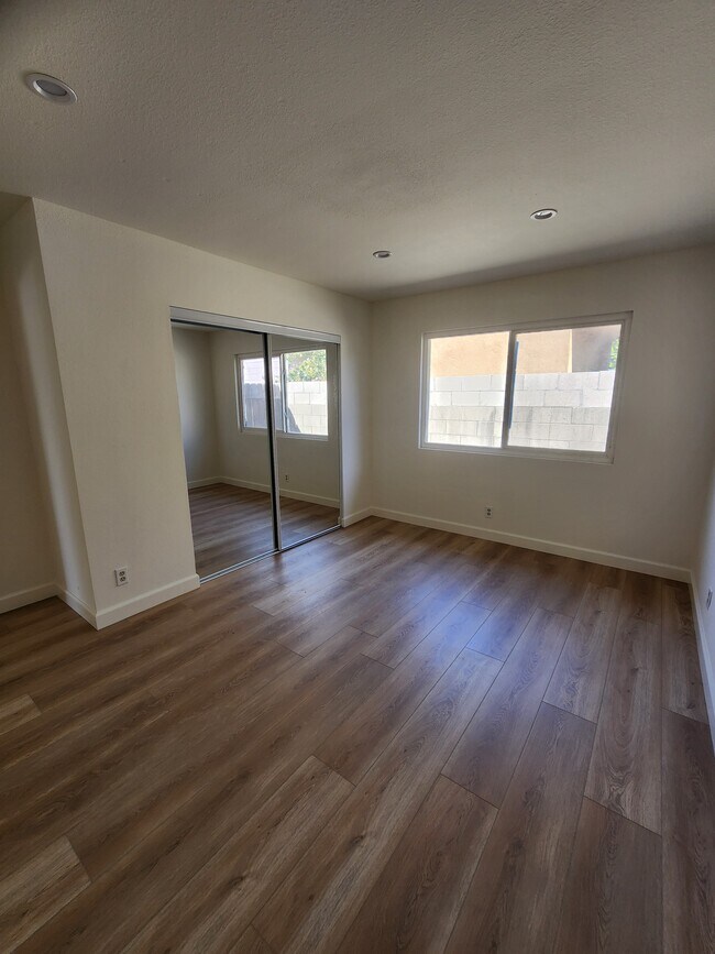 Building Photo - 625 N Angeleno Ave