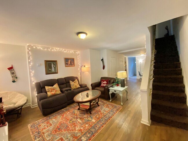 Building Photo - Drexel! 5 bed/2 bath HOUSE for $500/room a...