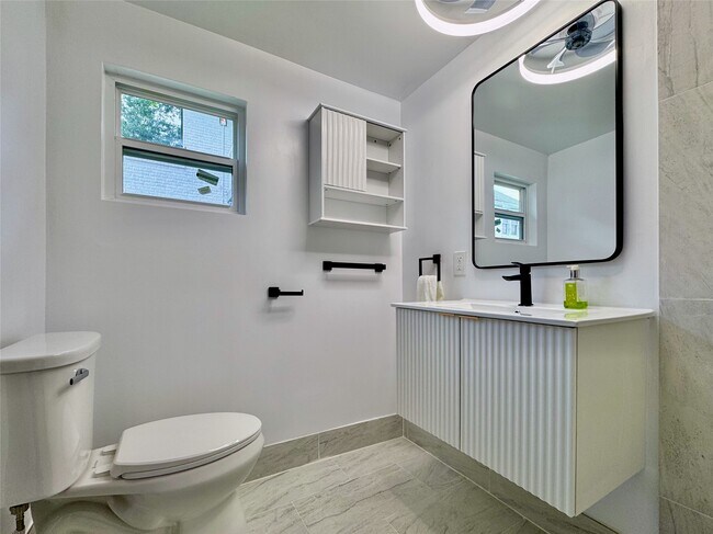 Foto del edificio - 2413 Woodhead St