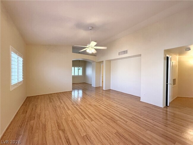 Foto del edificio - 7450 S Eastern Ave