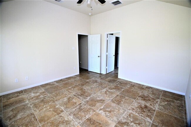 Foto del edificio - 16715 Lark Bunting Ln