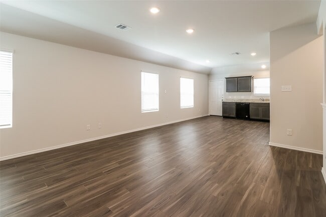 Building Photo - 2501 Grayling Dr