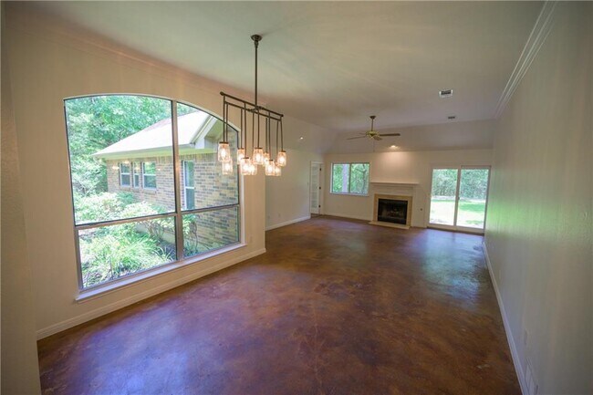 Building Photo - 6000 La Naranja Ln