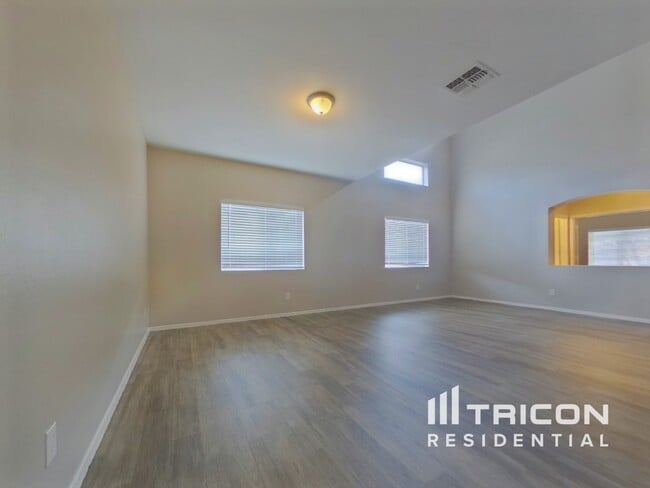 Foto del edificio - 23885 Chambers St