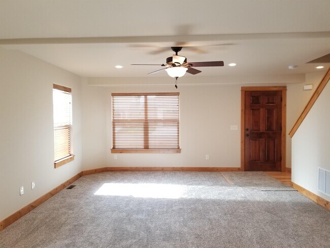 Foto del edificio - 4443 Glenwood Dr