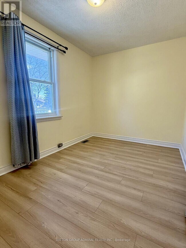 Photo du bâtiment - 61 Parkside Dr