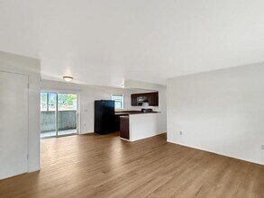 Building Photo - 505 S 20th Ave
