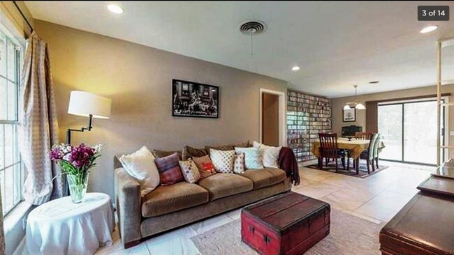 Foto del edificio - 8206 Rockwood Ln