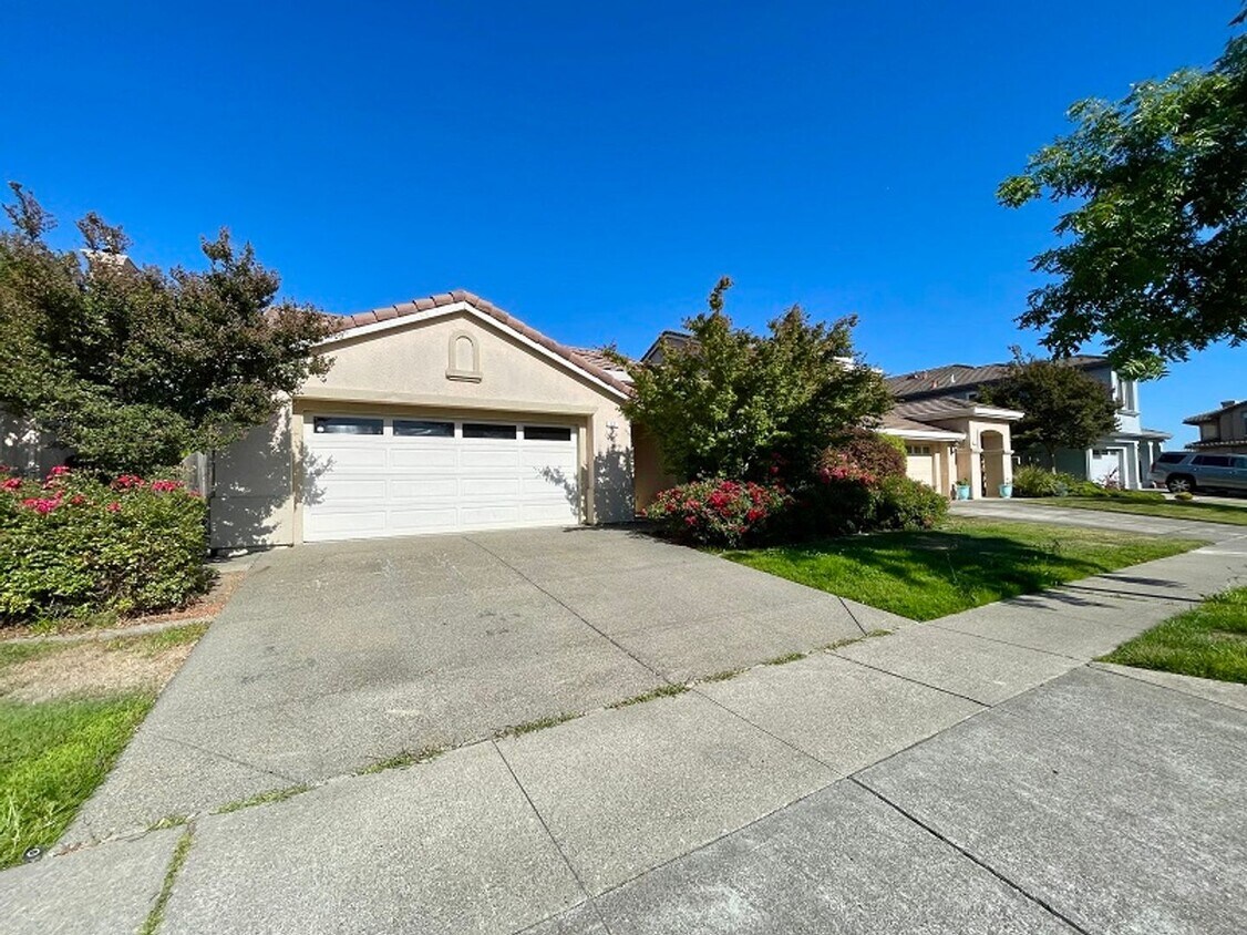 Primary Photo - Beautiful Three Bedroom Napa Yacht Club Home