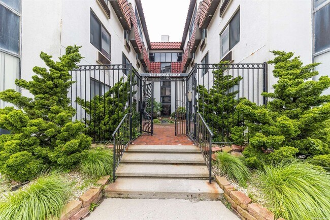 Foto del edificio - 425 Shore Rd