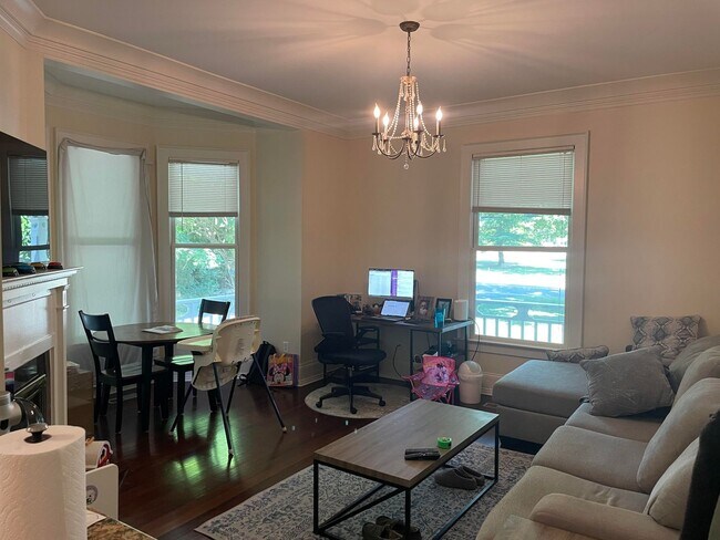 Foto del edificio - Lovely first floor 2 bedroom unit