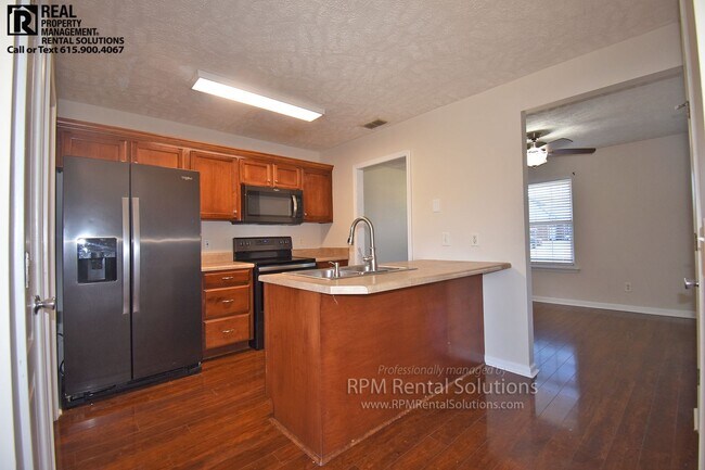 Building Photo - Great Mboro home near I-24/840, fenced-in backyard, 2 car garage