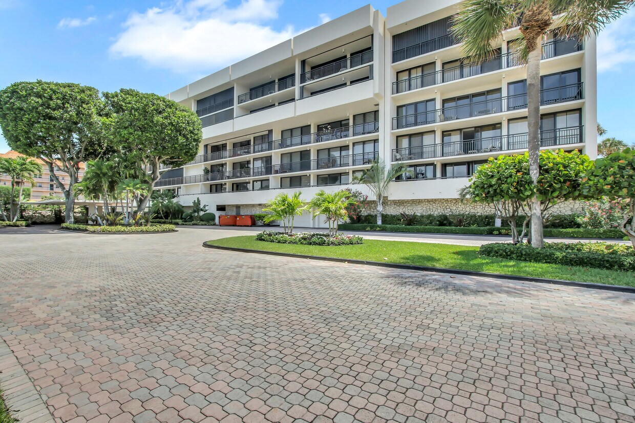 Primary Photo - 2727 N Ocean Blvd