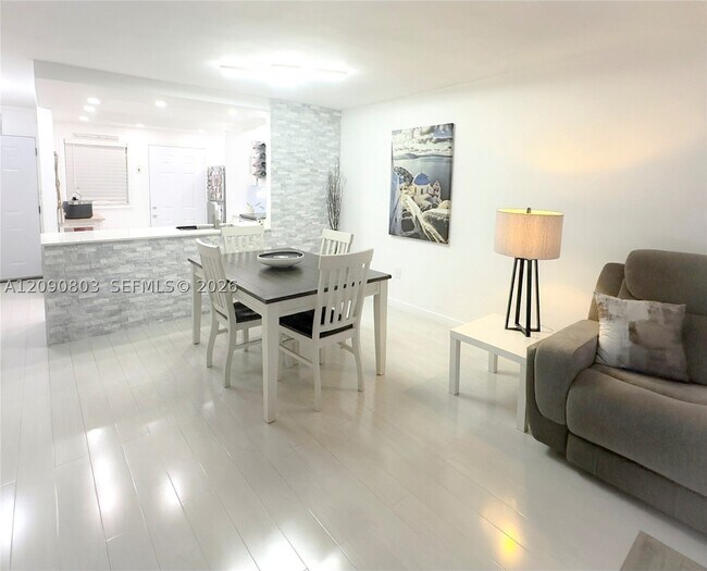 Foto del edificio - 3750 NE 170th St