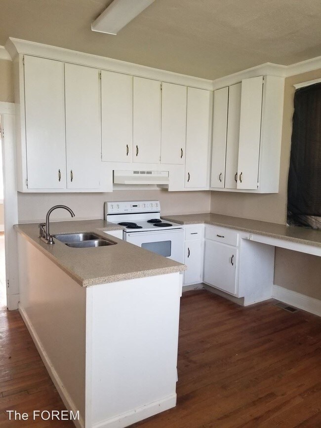 Building Photo - 3 br, 1 bath House - 530 Lane St.