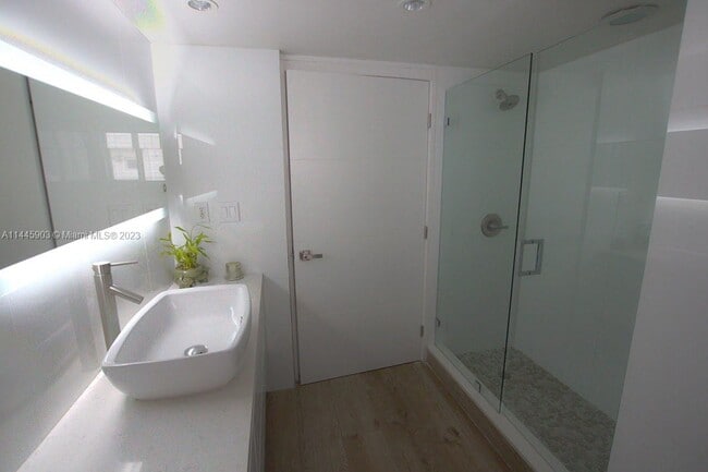 Building Photo - 1701 Sunset Harbour Dr