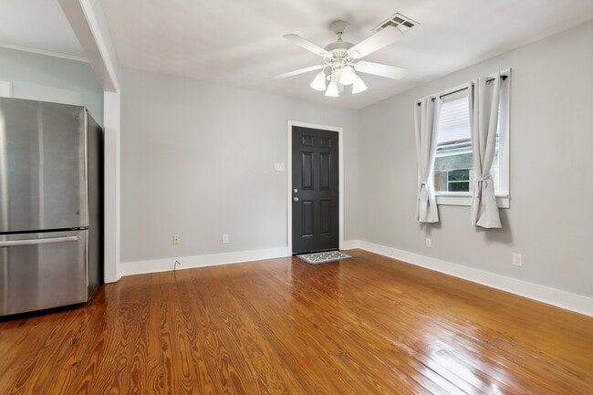 Building Photo - 209 Vine St