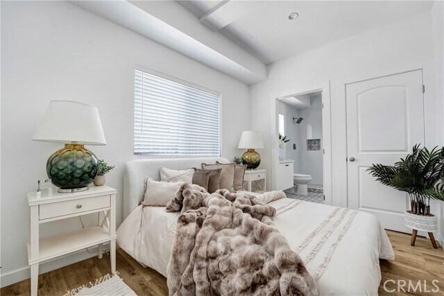 Building Photo - 11958 Vanowen St